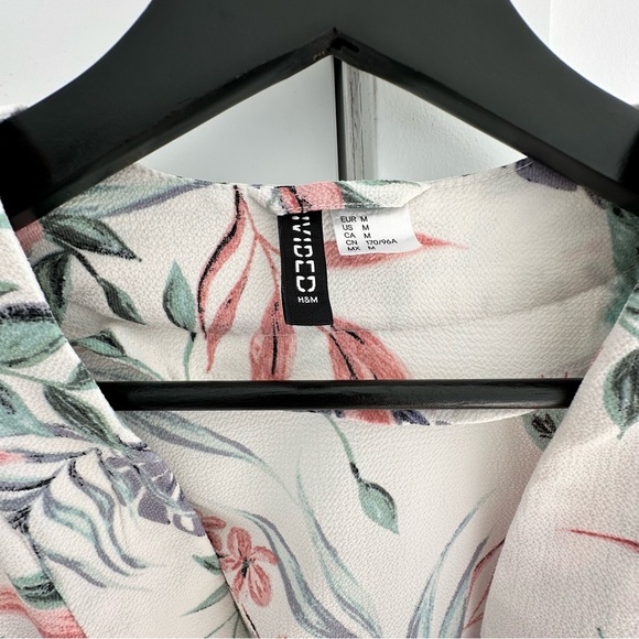 H&M Cute Kimono - Picture 3 of 4